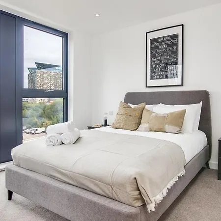 Pluxa Lavish Escape Classy City Centre Apartment